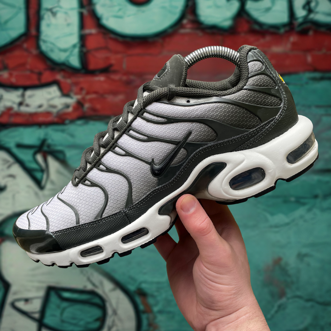 nike tn black sequoia