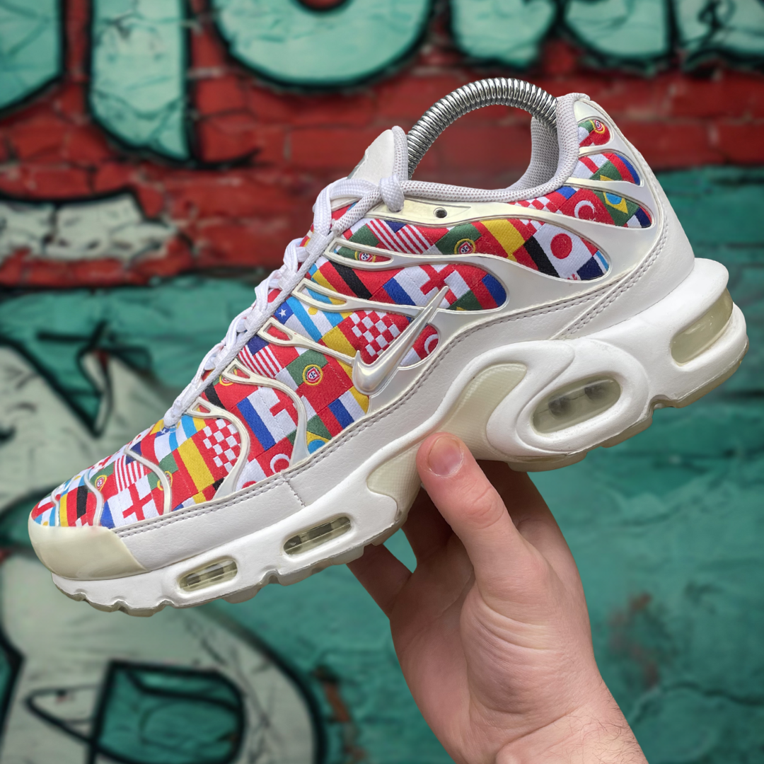 flag air max plus